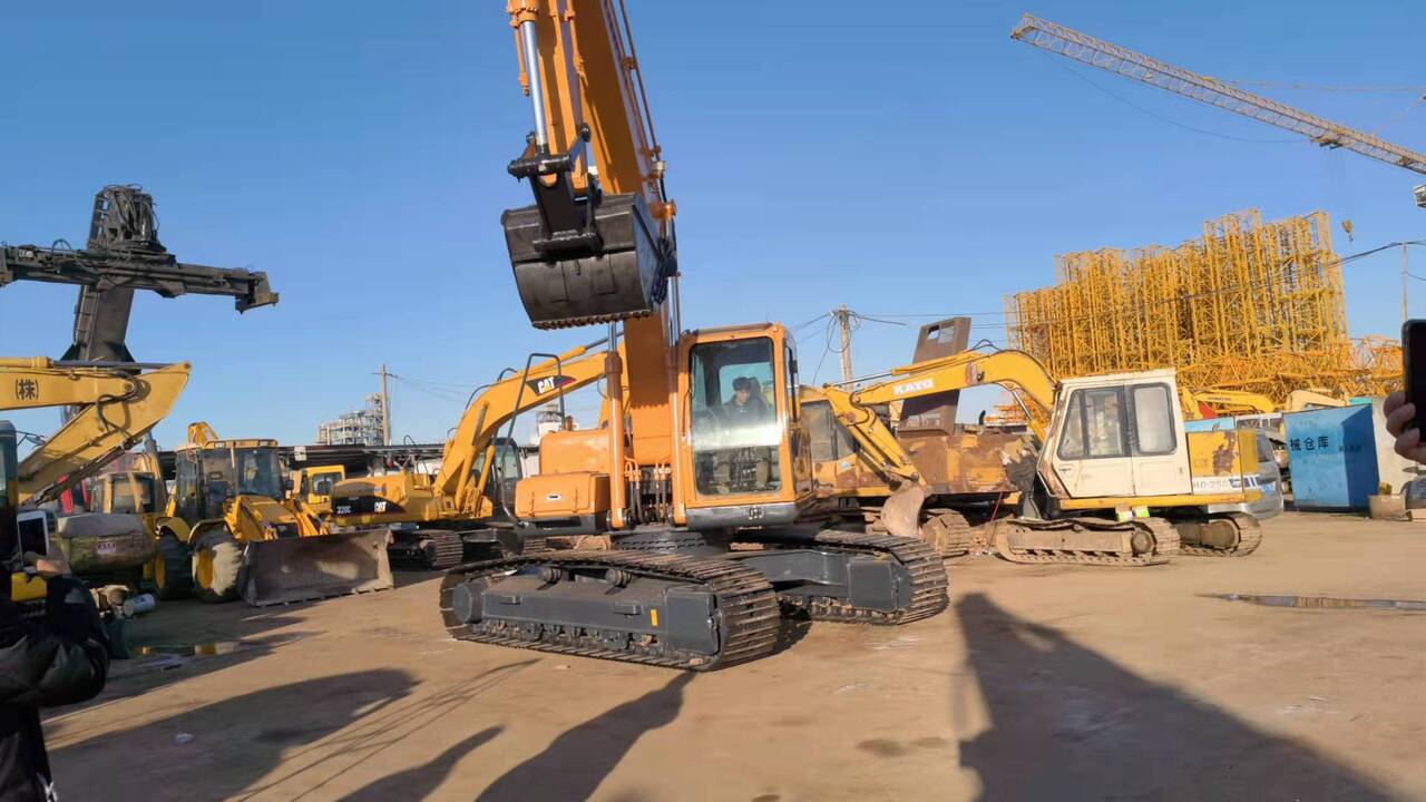 HYUNDAI 220LC-9S - Pelle sur chenille: photos 3 HYUNDAI 220LC-9S - Pelle sur chenille: photos 3