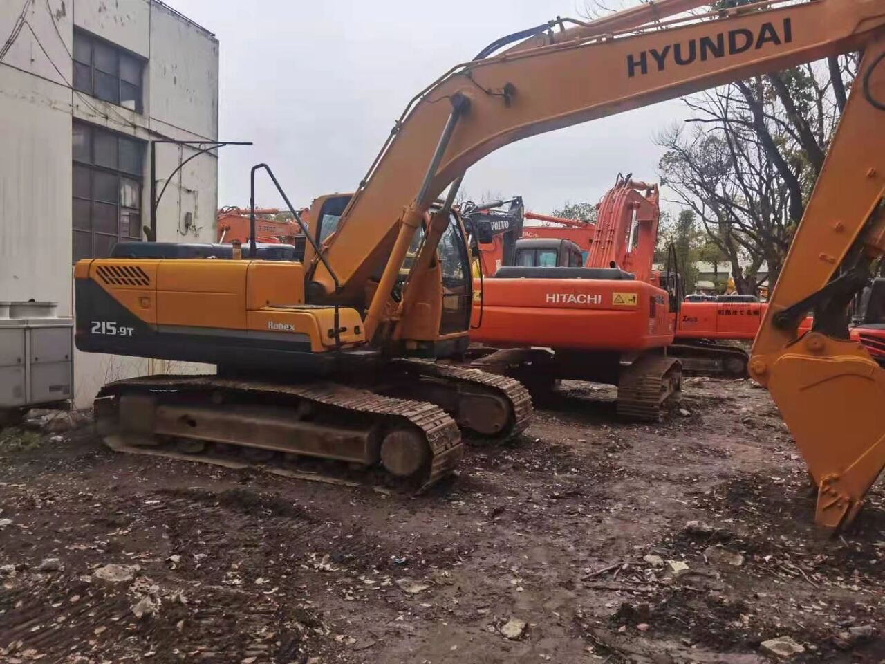 HYUNDAI R215-9T - Pelle sur chenille: photos 3 HYUNDAI R215-9T - Pelle sur chenille: photos 3