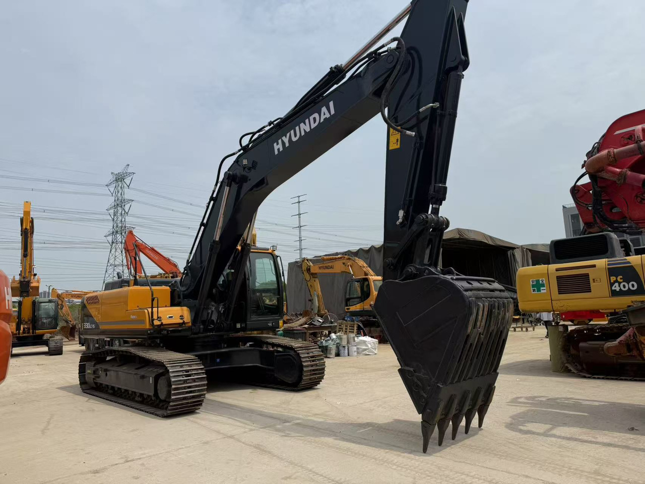 Hyundai R330LC-9S - Pelle sur chenille: photos 3 Hyundai R330LC-9S - Pelle sur chenille: photos 3