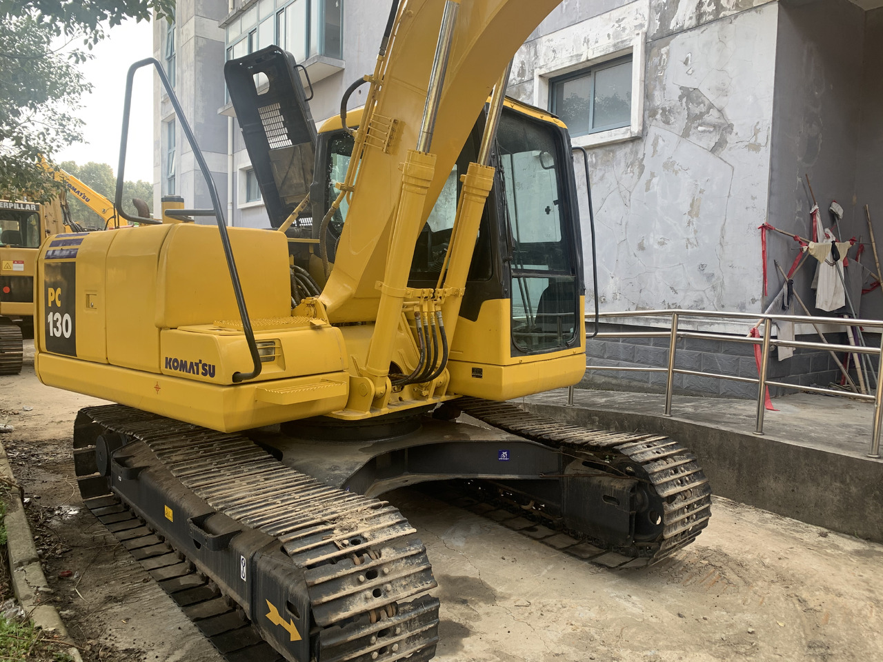 KOMATSU PC130-7 - Pelle sur chenille: photos 2 KOMATSU PC130-7 - Pelle sur chenille: photos 2