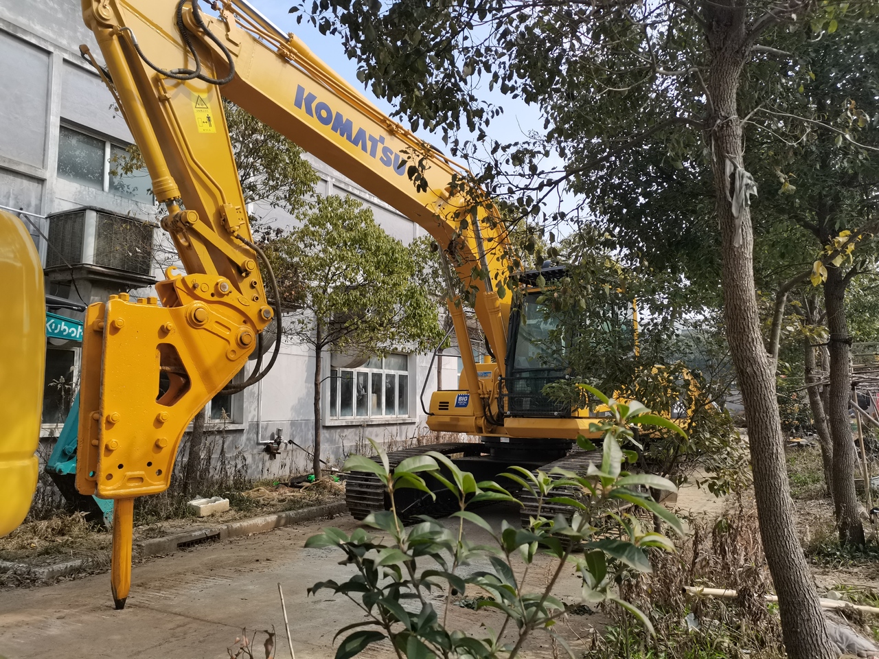 KOMATSU PC220-8 - Pelle sur chenille: photos 2 KOMATSU PC220-8 - Pelle sur chenille: photos 2