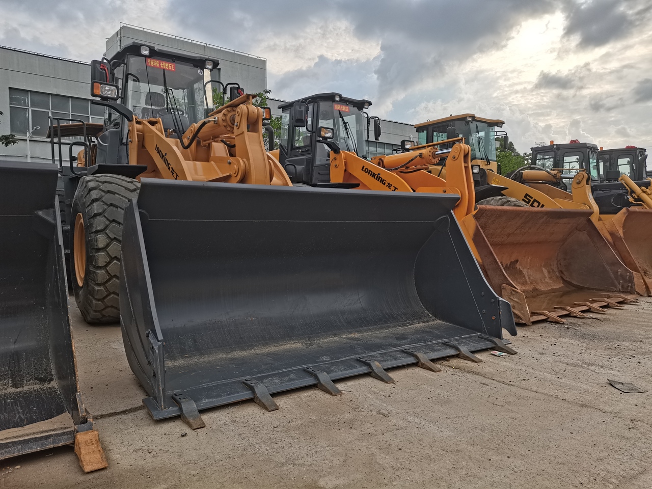 LONKING LG855N -wheel loader - Chargeuse sur pneus: photos 2 LONKING LG855N -wheel loader - Chargeuse sur pneus: photos 2