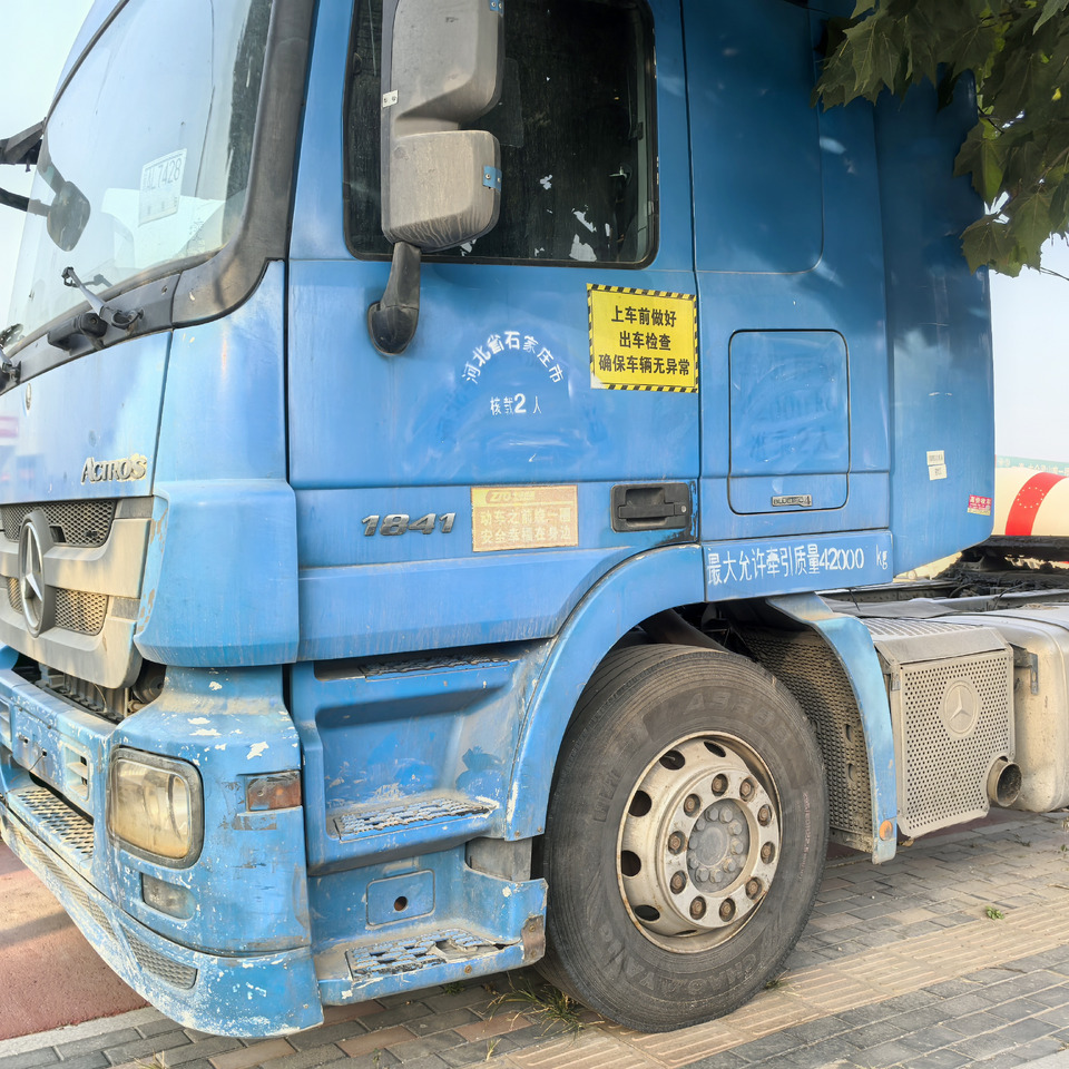 Mercedes-Benz 4x2-1841 - Tracteur routier: photos 2 Mercedes-Benz 4x2-1841 - Tracteur routier: photos 2