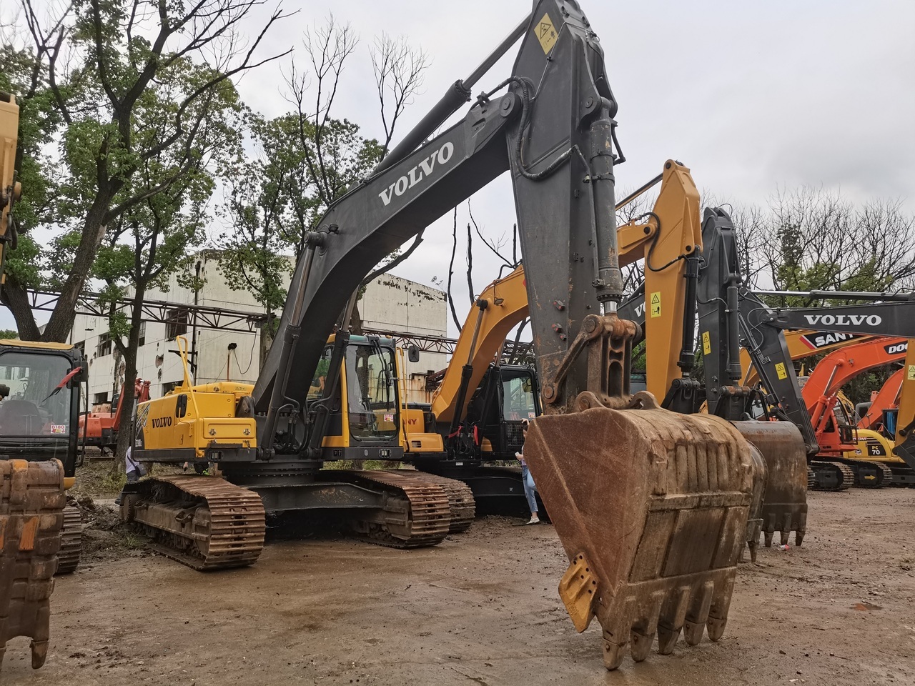 VOLVO EC290BLC - Pelle sur chenille: photos 1 VOLVO EC290BLC - Pelle sur chenille: photos 1