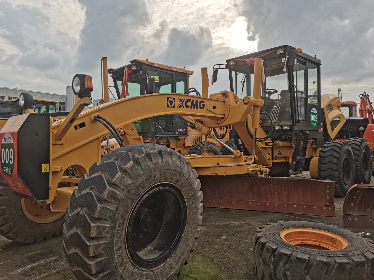 XCMG GR180 - Niveleuse: photos 1 XCMG GR180 - Niveleuse: photos 1