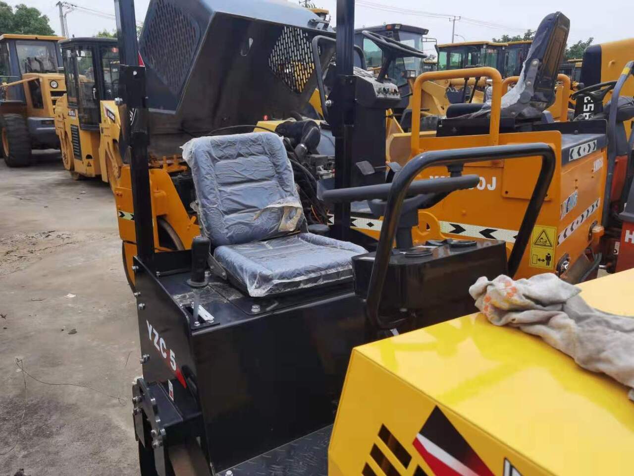 XCMG XCMG-YZC5 -roller - Compacteur: photos 4 XCMG XCMG-YZC5 -roller - Compacteur: photos 4