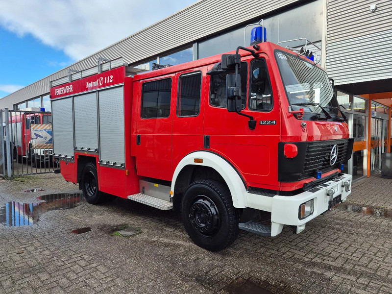 Mercedes-Benz SK 1224 4x4 FIRETRUCK/ FEUERWEHR/ 2400L TANK/ EXPEDITION - Camion de pompier: photos 1 Mercedes-Benz SK 1224 4x4 FIRETRUCK/ FEUERWEHR/ 2400L TANK/ EXPEDITION - Camion de pompier: photos 1