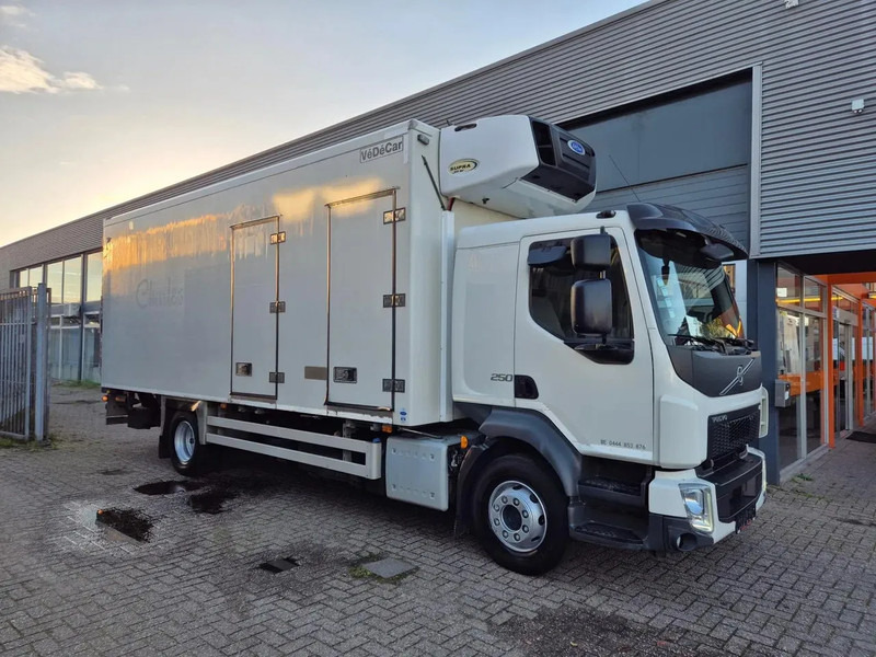 Volvo FL 12.250 Kuhlkoffer Carrier 850MT ST 380V -30/+30/ LBW/ EURO 6 - Camion frigorifique: photos 1 Volvo FL 12.250 Kuhlkoffer Carrier 850MT ST 380V -30/+30/ LBW/ EURO 6 - Camion frigorifique: photos 1