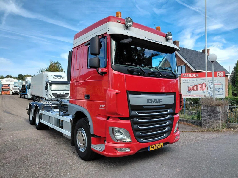 DAF XF 460 Manuel Gearbox 6x2 Container Truck - Camion ampliroll: photos 2 DAF XF 460 Manuel Gearbox 6x2 Container Truck - Camion ampliroll: photos 2