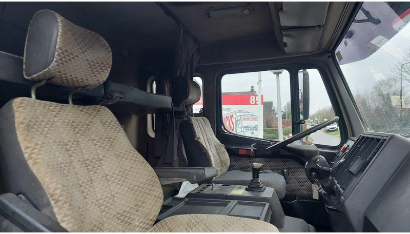 Photo d'intérieur 1: Camion benne Mercedes-Benz SK 1735 V8 4x2 Kipper Steel