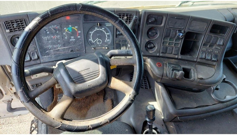 Photo d'intérieur 1: Tracteur routier Scania R124-360 124 360