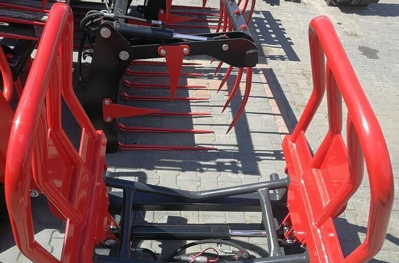 METAL-TECHNIK New Rundballenzange/ Bale clamp/ Chwytak do bel - Grappin pour Machine agricole: photos 1 METAL-TECHNIK New Rundballenzange/ Bale clamp/ Chwytak do bel - Grappin pour Machine agricole: photos 1