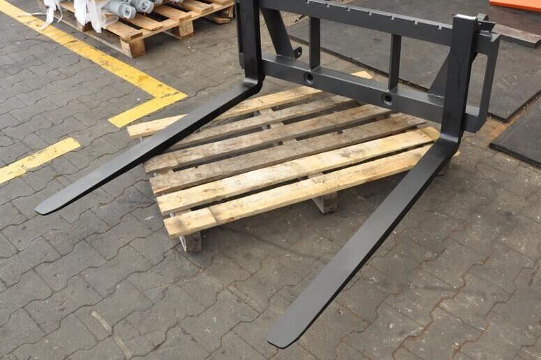 METAL-TECHNIK Paleciak / Frame with pallet forks - Fourches pour Camion: photos 2 METAL-TECHNIK Paleciak / Frame with pallet forks - Fourches pour Camion: photos 2