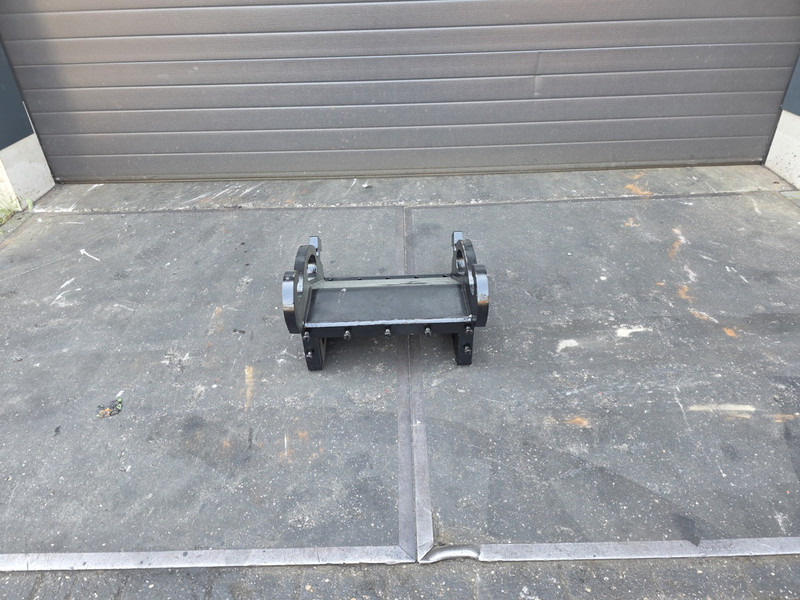 Attache rapide pour Engins de chantier kopplaat cw 30 cw 40 verachtert kopplaat cw30 cw 40 aanslaplaat: photos 1