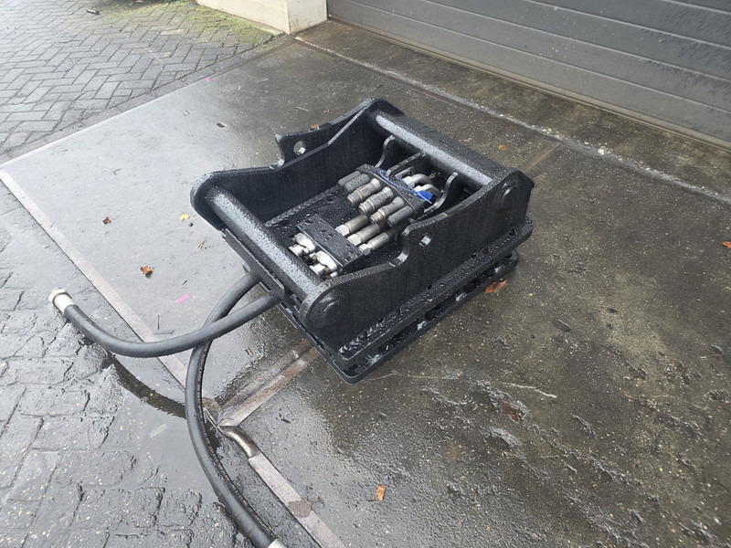 Kopplaat steelwrist oq80 oilquick 80 - Attache rapide pour Engins de chantier: photos 2 Kopplaat steelwrist oq80 oilquick 80 - Attache rapide pour Engins de chantier: photos 2