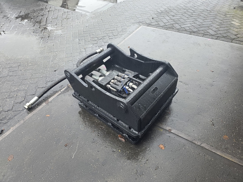 Kopplaat steelwrist oq80 oilquick 80 - Attache rapide pour Engins de chantier: photos 3 Kopplaat steelwrist oq80 oilquick 80 - Attache rapide pour Engins de chantier: photos 3