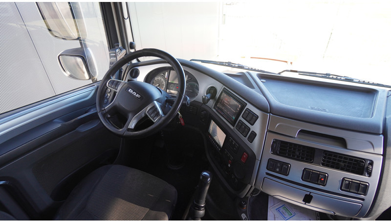 DAF XF460 8X2 HOOKARM SYSTEM TRUCK - Camion ampliroll: photos 4 DAF XF460 8X2 HOOKARM SYSTEM TRUCK - Camion ampliroll: photos 4