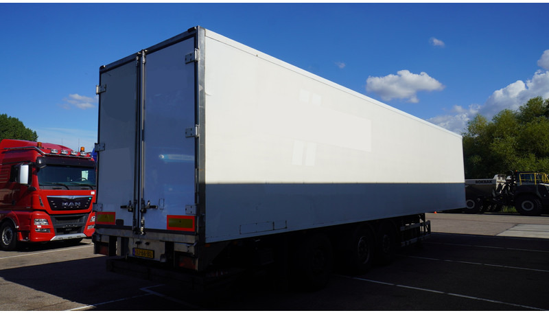 H.T.F. 3 AXLE FRIGO TRAILER CARRIER VECTOR 1800 - Semi-remorque frigorifique: photos 5 H.T.F. 3 AXLE FRIGO TRAILER CARRIER VECTOR 1800 - Semi-remorque frigorifique: photos 5