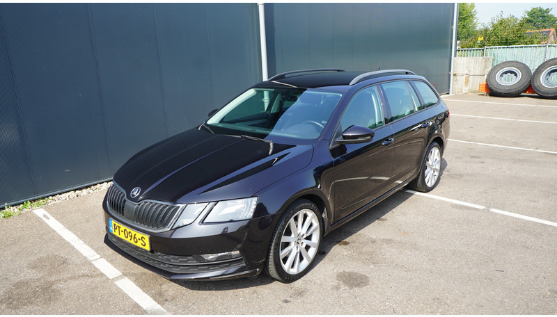 Škoda Octavia COMBI 1.6TDI DSG 85KW GREENTECH AMBITION BUSINESS - Minibus, Transport de personnes: photos 3 Škoda Octavia COMBI 1.6TDI DSG 85KW GREENTECH AMBITION BUSINESS - Minibus, Transport de personnes: photos 3