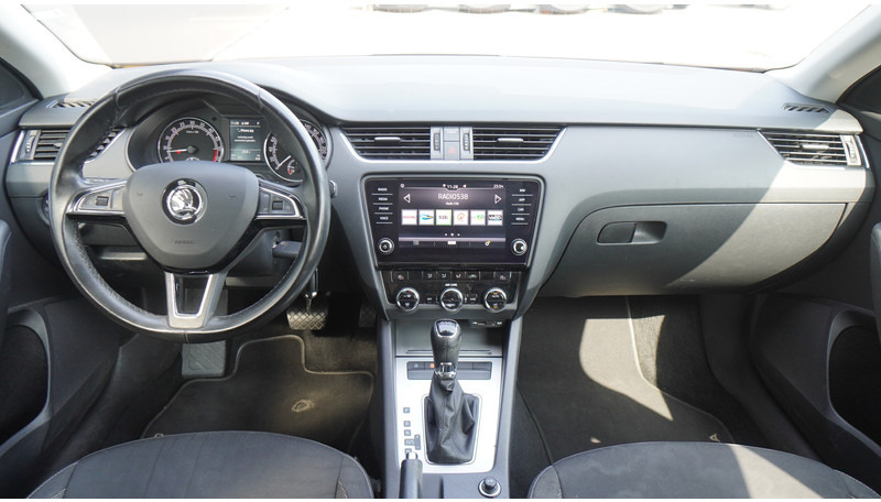 Škoda Octavia COMBI 1.6TDI DSG 85KW GREENTECH AMBITION BUSINESS - Minibus, Transport de personnes: photos 5 Škoda Octavia COMBI 1.6TDI DSG 85KW GREENTECH AMBITION BUSINESS - Minibus, Transport de personnes: photos 5