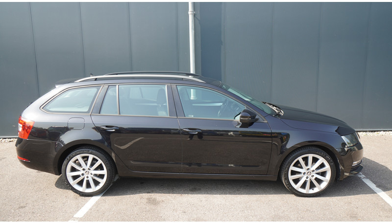 Škoda Octavia COMBI 1.6TDI DSG 85KW GREENTECH AMBITION BUSINESS - Minibus, Transport de personnes: photos 2 Škoda Octavia COMBI 1.6TDI DSG 85KW GREENTECH AMBITION BUSINESS - Minibus, Transport de personnes: photos 2