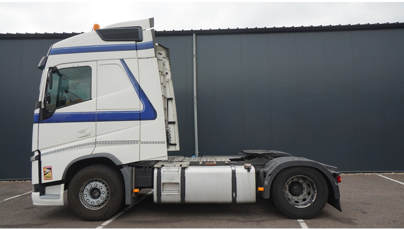 Volvo FH 420 ADR EURO 6 GLOBETROTTER - Tracteur routier: photos 1 Volvo FH 420 ADR EURO 6 GLOBETROTTER - Tracteur routier: photos 1