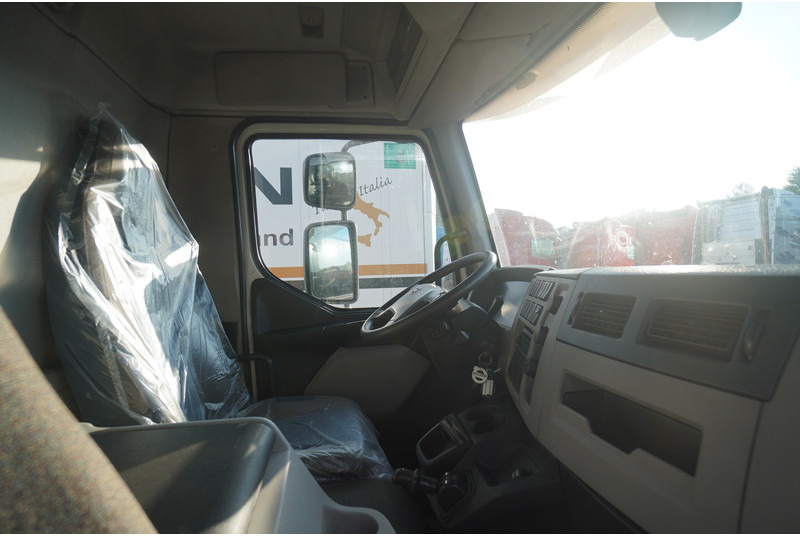 Volvo FL 280 CLOSED BOX BROKEN ENGINE NOT DRIVABLE - Camion fourgon: photos 5 Volvo FL 280 CLOSED BOX BROKEN ENGINE NOT DRIVABLE - Camion fourgon: photos 5