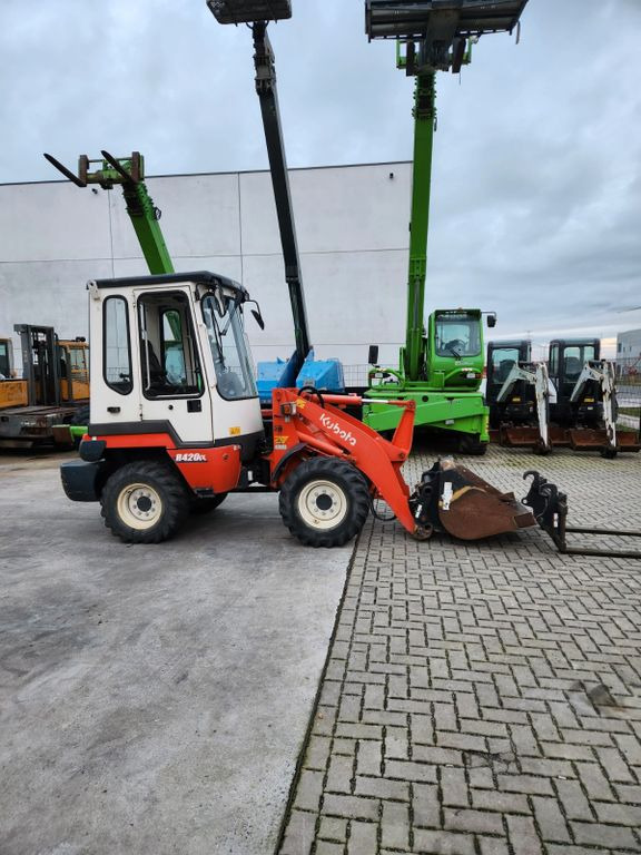 Kubota R420 - Chargeuse sur pneus: photos 5 Kubota R420 - Chargeuse sur pneus: photos 5