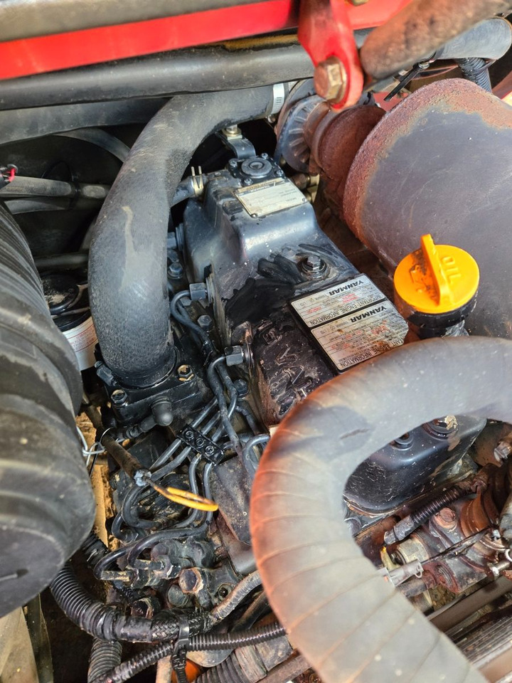 Takeuchi TL120 - Chargeuse sur pneus: photos 5 Takeuchi TL120 - Chargeuse sur pneus: photos 5