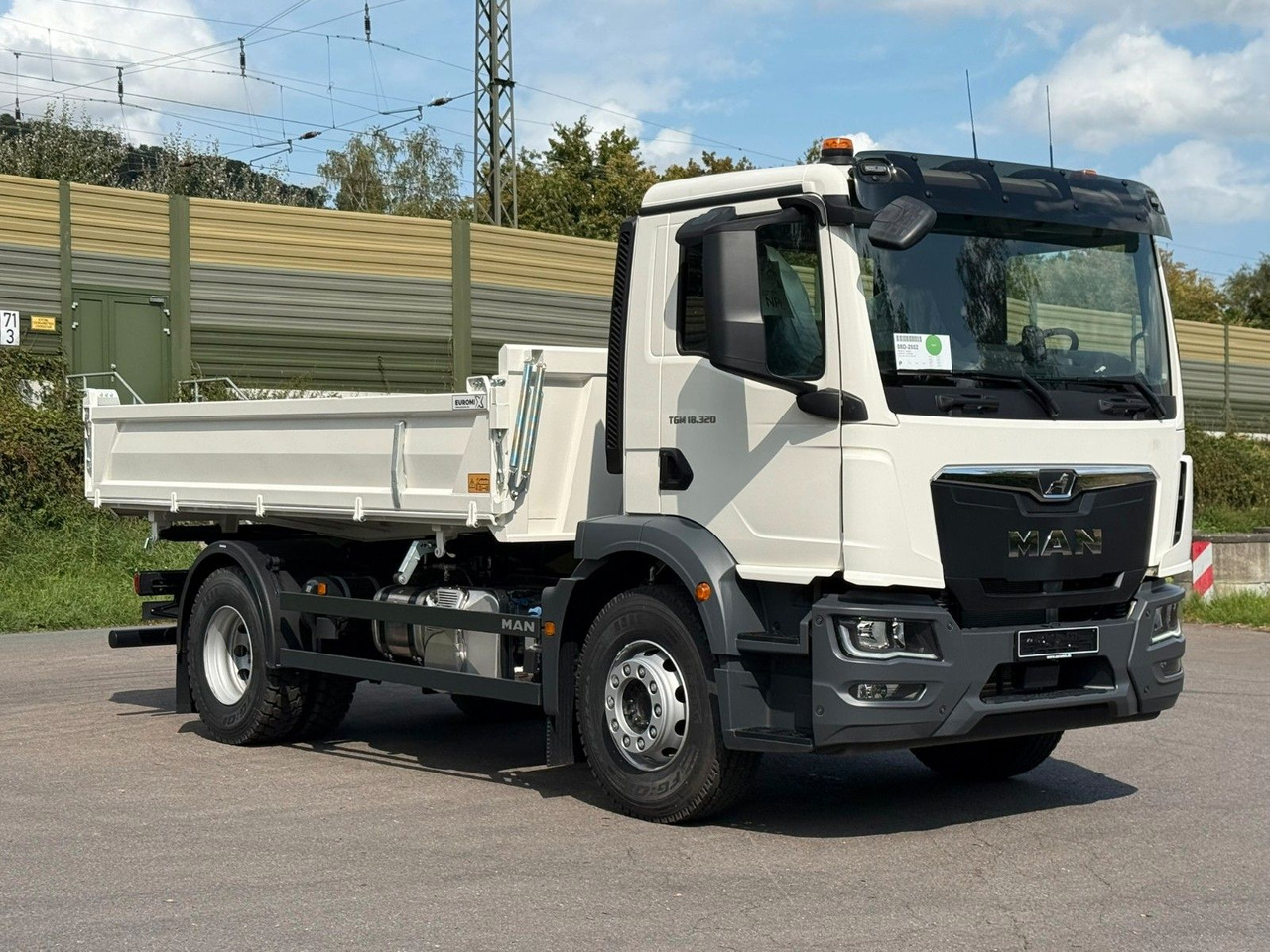 MAN TGM 18.320 4X2 / Euro 6e 3-Seiten-Kipper - Camion benne: photos 2 MAN TGM 18.320 4X2 / Euro 6e 3-Seiten-Kipper - Camion benne: photos 2