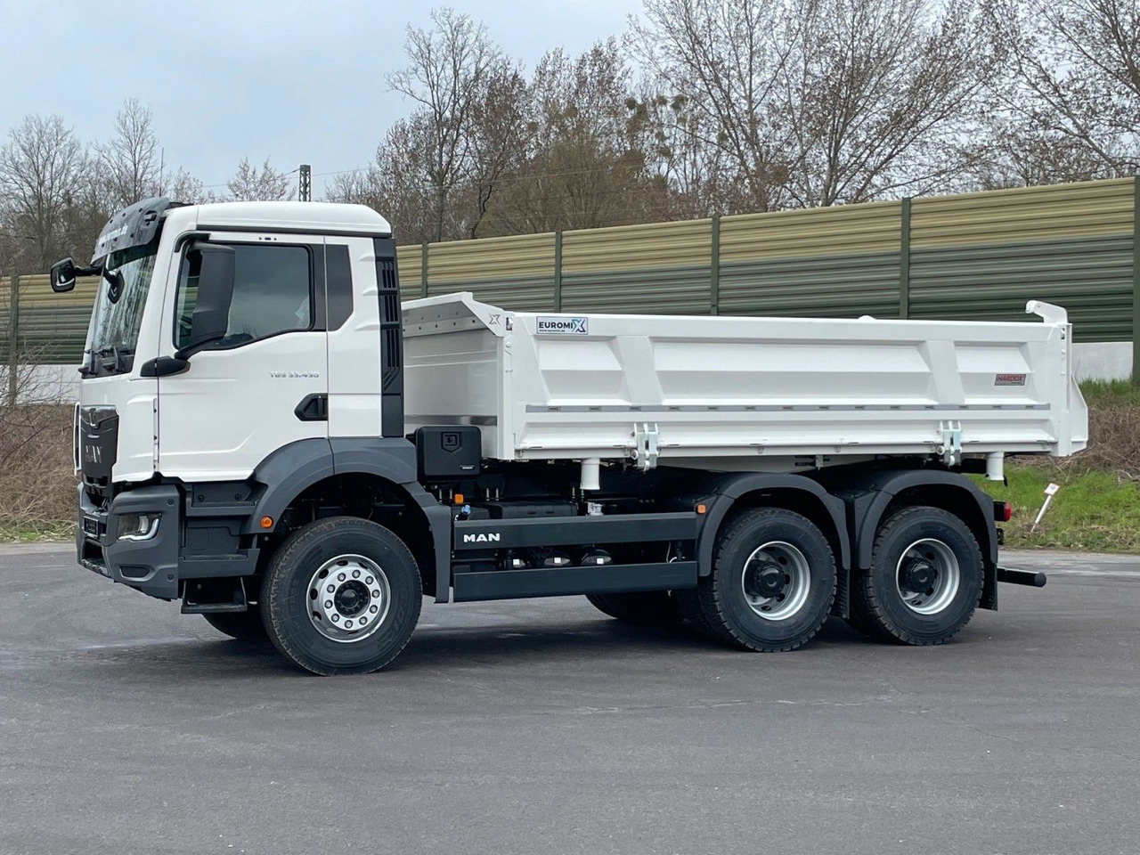 MAN TGS 33.440 6x4 /Euro6 3-Seiten-Kipper EuromixMTP - Camion benne: photos 4 MAN TGS 33.440 6x4 /Euro6 3-Seiten-Kipper EuromixMTP - Camion benne: photos 4