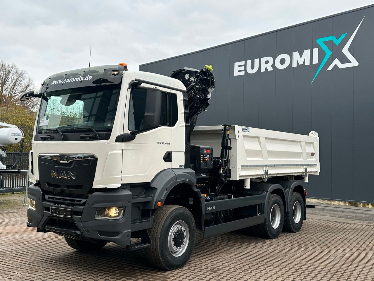 MAN TGS 33.440 6x6 /3-Seiten- Kipper / Kran HIAB 302 - Camion benne, Camion grue: photos 1 MAN TGS 33.440 6x6 /3-Seiten- Kipper / Kran HIAB 302 - Camion benne, Camion grue: photos 1
