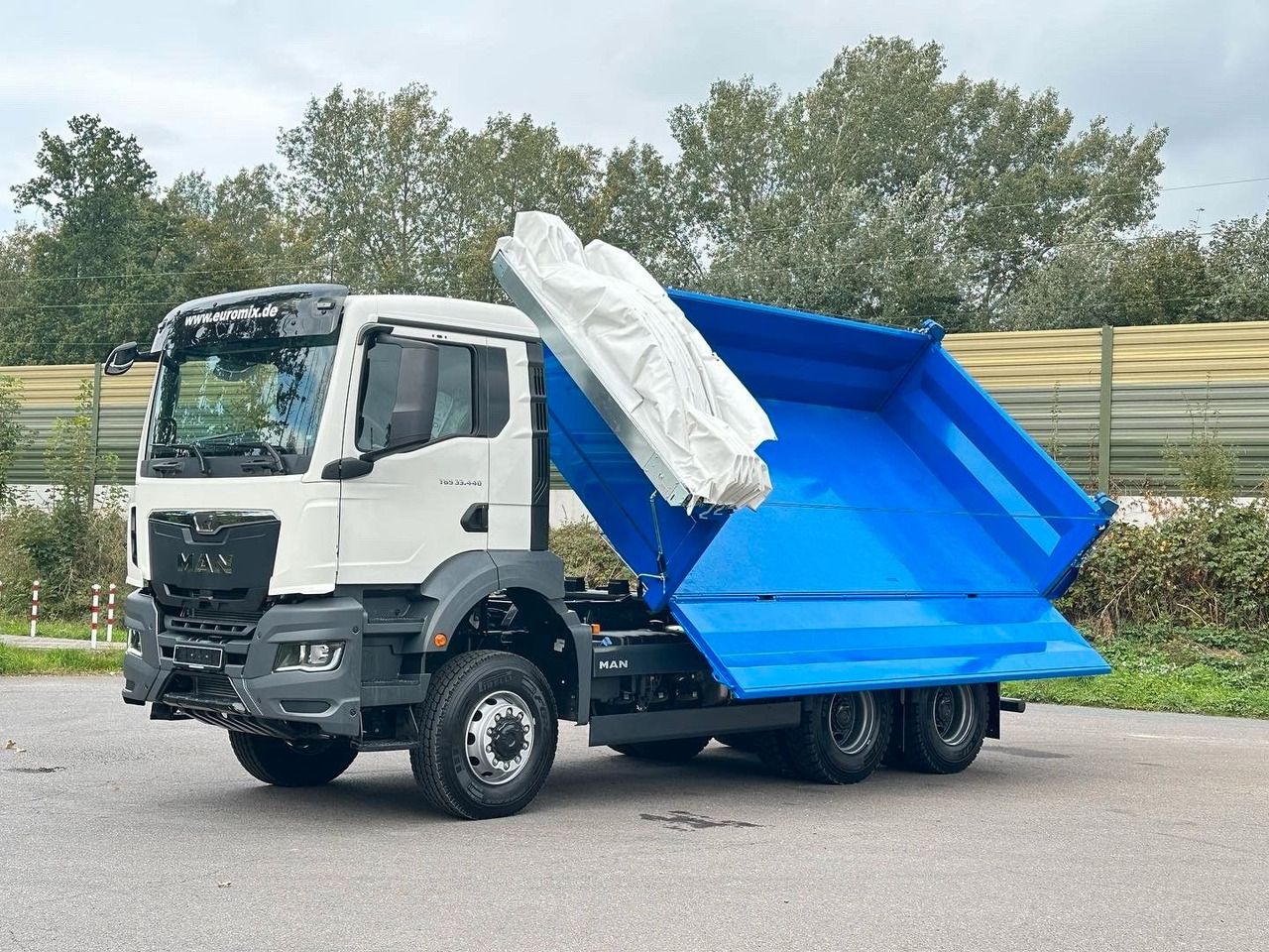 MAN TGS 33.440 6x6 /Euro6 3-Seiten-Kipper EuromixMTP MAN TGS 33.440 6x6 /Euro6 3-Seiten-Kipper EuromixMTP - Camion benne: photos 1 MAN TGS 33.440 6x6 /Euro6 3-Seiten-Kipper EuromixMTP MAN TGS 33.440 6x6 /Euro6 3-Seiten-Kipper EuromixMTP - Camion benne: photos 1