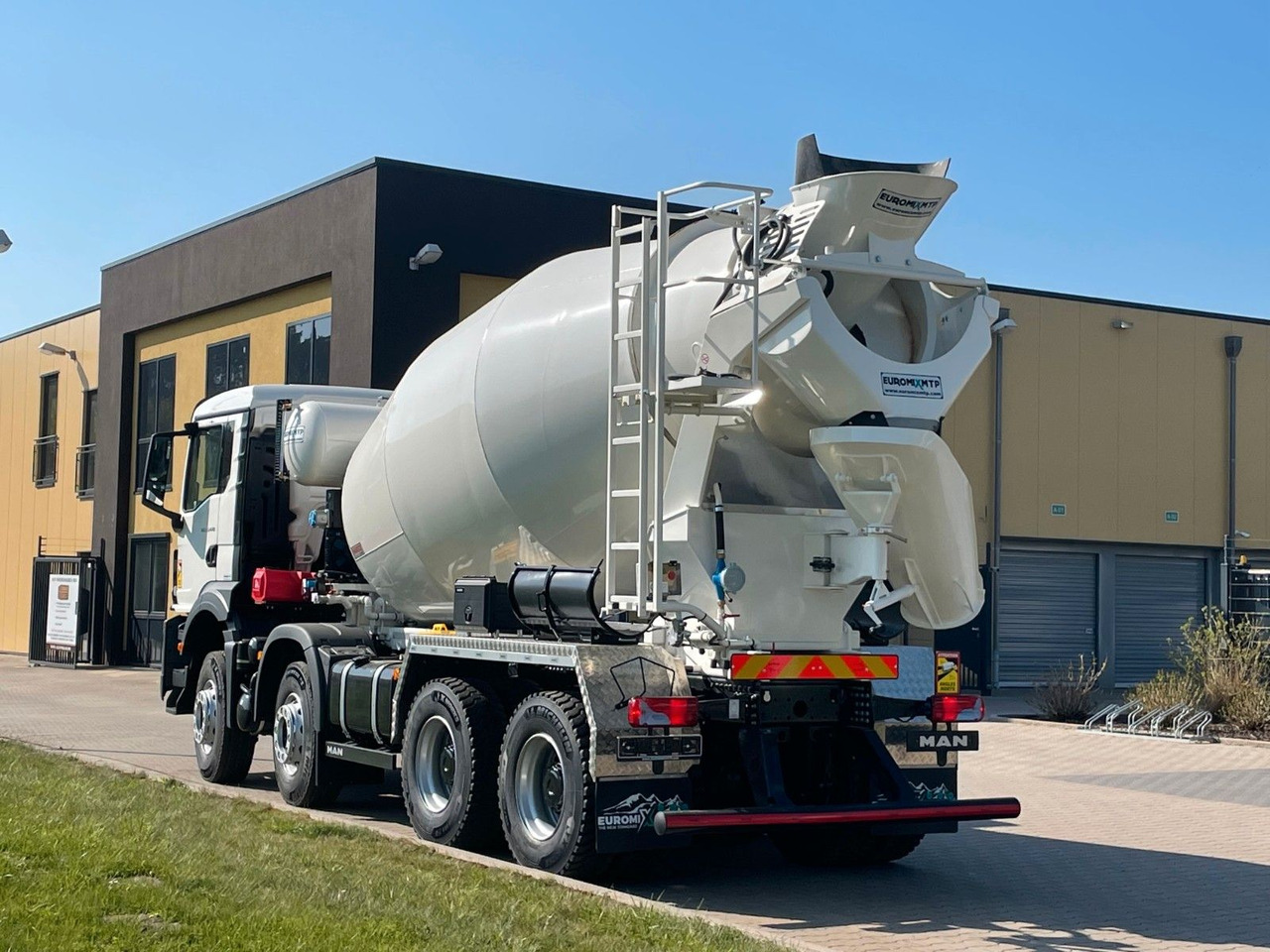 MAN TGS 35.520 8x4 /Euro6e EuromixMTP EM 10 L - Camion malaxeur: photos 4 MAN TGS 35.520 8x4 /Euro6e EuromixMTP EM 10 L - Camion malaxeur: photos 4
