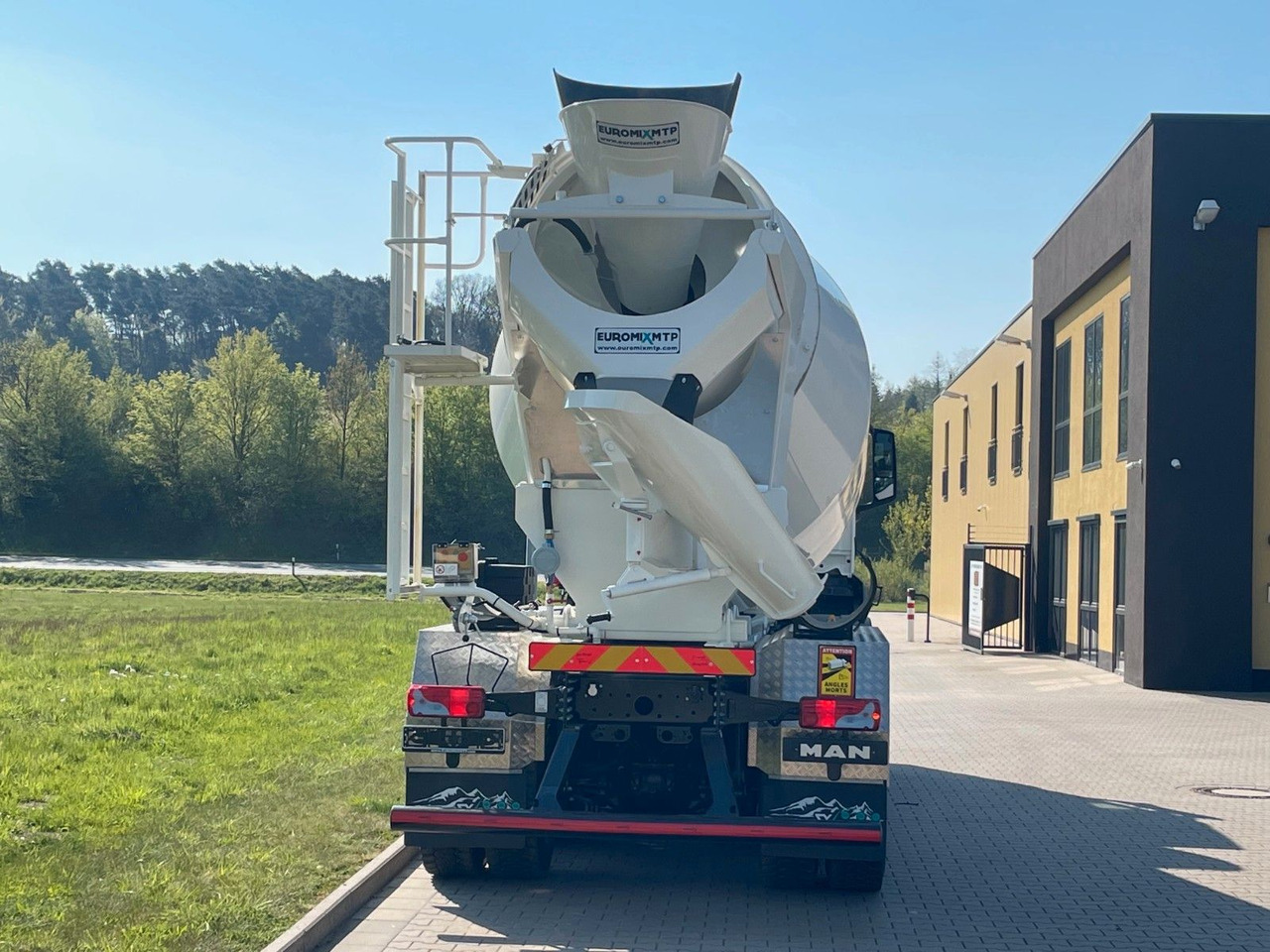 MAN TGS 35.520 8x4 /Euro6e EuromixMTP EM 10 L - Camion malaxeur: photos 5 MAN TGS 35.520 8x4 /Euro6e EuromixMTP EM 10 L - Camion malaxeur: photos 5
