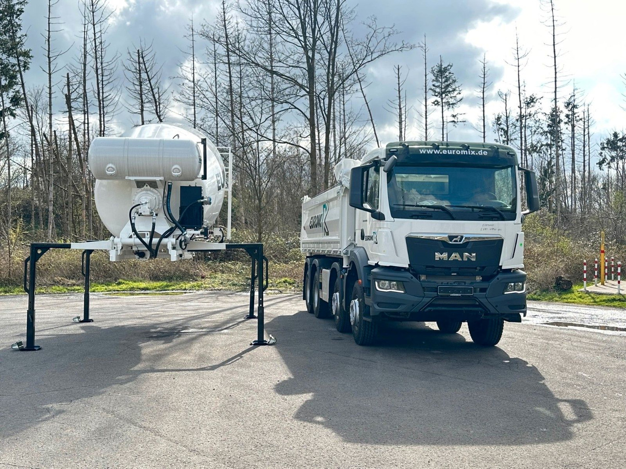 MAN TGS 41.440 8x4 WECHSELSYSTEM KIPPER+MISCHER - Camion benne: photos 2 MAN TGS 41.440 8x4 WECHSELSYSTEM KIPPER+MISCHER - Camion benne: photos 2