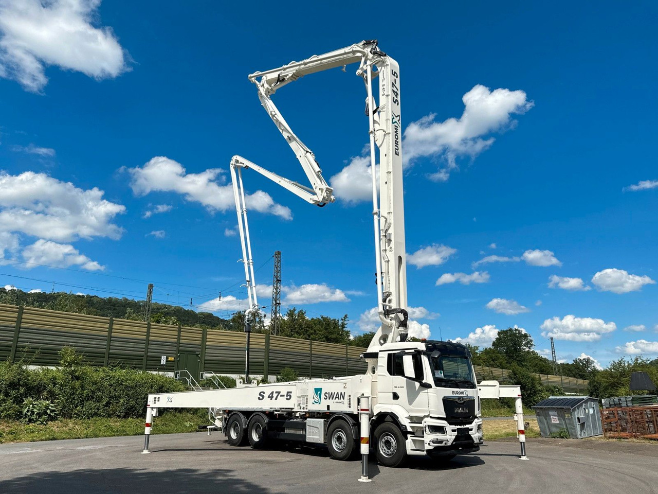 MAN TGS 41.520 8x4 SWAN TSP 47-5 160RZ ( 47m ) - Camion malaxeur: photos 1 MAN TGS 41.520 8x4 SWAN TSP 47-5 160RZ ( 47m ) - Camion malaxeur: photos 1