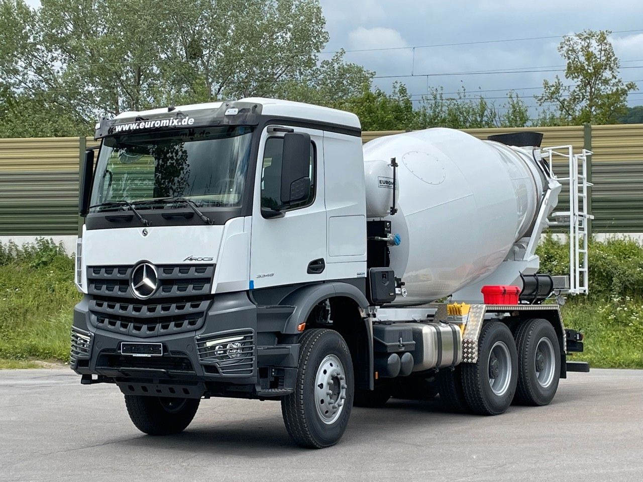 Mercedes-Benz 3348 6X4 Arcos 5 EuromixMTP EM 9 R - Camion malaxeur: photos 2 Mercedes-Benz 3348 6X4 Arcos 5 EuromixMTP EM 9 R - Camion malaxeur: photos 2