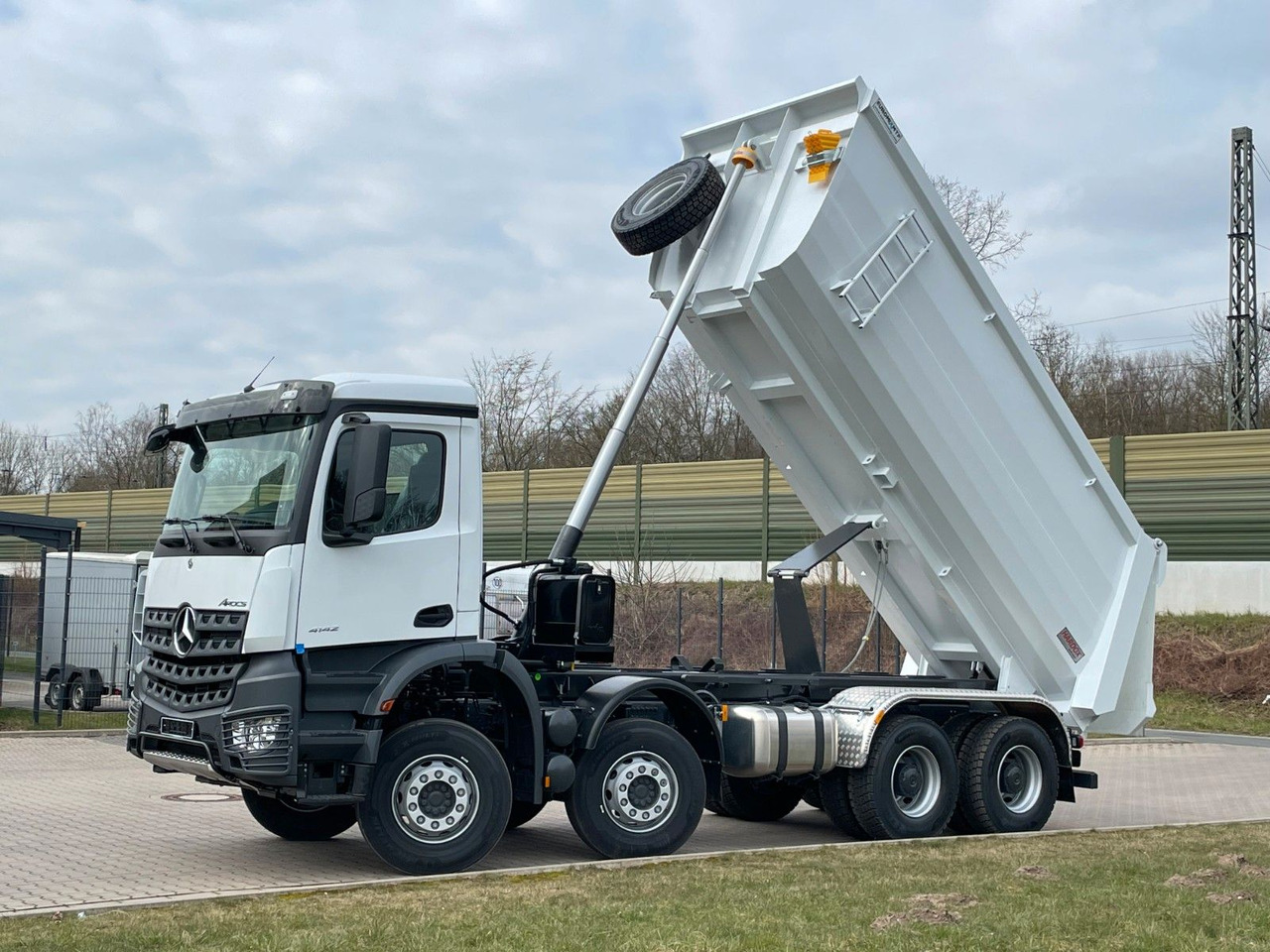 Camion benne Mercedes-Benz 4142 8X4  Mulden-  Kipper -  EuromixMTP: photos 10