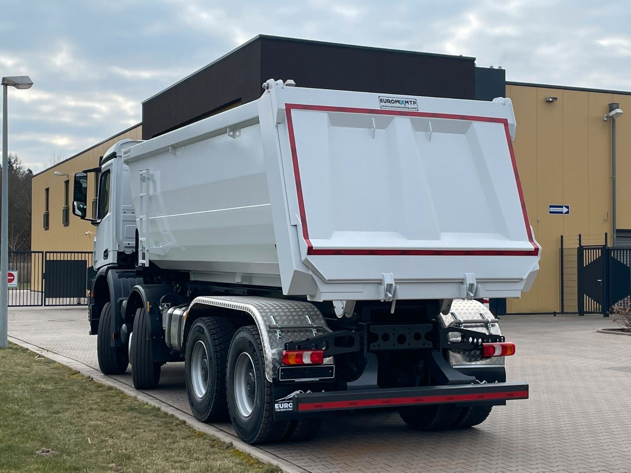 Camion benne Mercedes-Benz 4142 8X4  Mulden-  Kipper -  EuromixMTP: photos 5