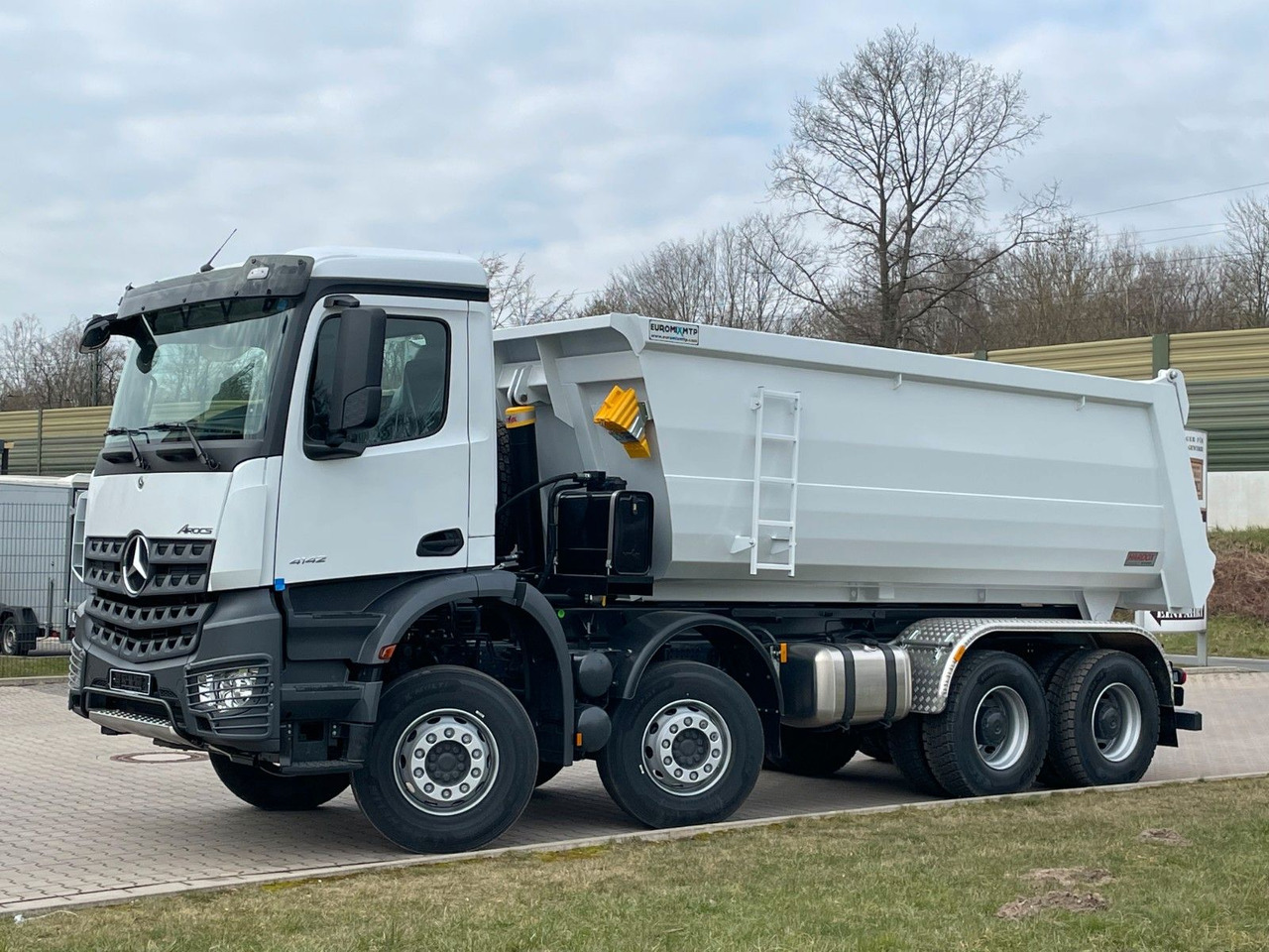 Mercedes-Benz 4142 8X4 Mulden- Kipper - EuromixMTP - Camion multibenne: photos 2 Mercedes-Benz 4142 8X4 Mulden- Kipper - EuromixMTP - Camion multibenne: photos 2