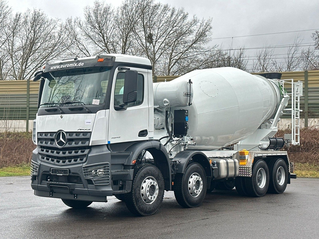 Mercedes-Benz AROCS 5 4242 8x4 Euro5 EuromixMTP EM 12m R - Camion malaxeur: photos 1 Mercedes-Benz AROCS 5 4242 8x4 Euro5 EuromixMTP EM 12m R - Camion malaxeur: photos 1