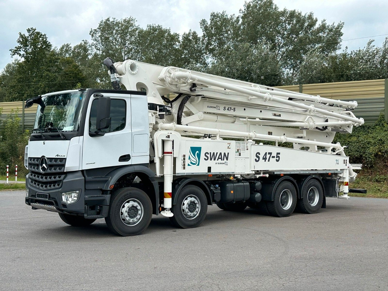 Mercedes-Benz Arocs 5 4142 8x4 SWAN TSP 47-5 160RZ ( 47m ) - Camion malaxeur: photos 3 Mercedes-Benz Arocs 5 4142 8x4 SWAN TSP 47-5 160RZ ( 47m ) - Camion malaxeur: photos 3