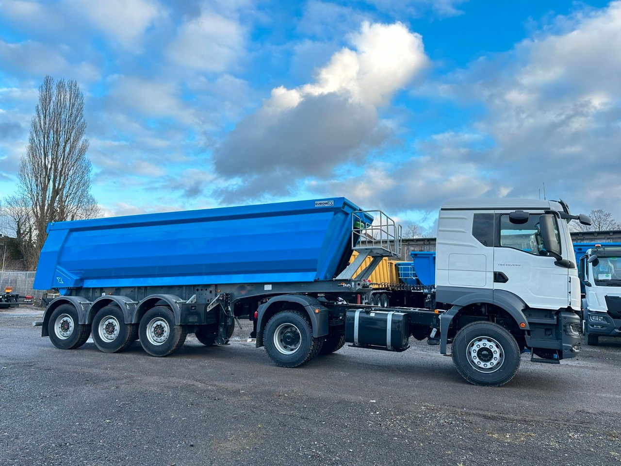 MAN TGS 22.440 4x2 Euro 2 EuromixMTP Kipper 27m³ MAN TGS 22.440 4x2 Euro 2 EuromixMTP Kipper 27m³ - Tracteur routier: photos 3 MAN TGS 22.440 4x2 Euro 2 EuromixMTP Kipper 27m³ MAN TGS 22.440 4x2 Euro 2 EuromixMTP Kipper 27m³ - Tracteur routier: photos 3