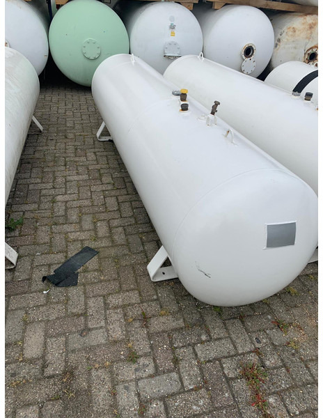 De Visser gastank Used Propane/Butane LPG tanks 1600 L (0,8 ton) Used ID 1.200 - Réservoir de carburant: photos 1 De Visser gastank Used Propane/Butane LPG tanks 1600 L (0,8 ton) Used ID 1.200 - Réservoir de carburant: photos 1