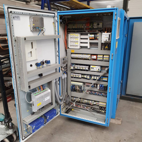 ZIEGLER Generator, WKK, M.A.N. motor (E0834) 50 KW electric/ 80KW thermic 1500 RPM 4 cylinders Sound muted - Pièces de rechange pour Camion: photos 2 ZIEGLER Generator, WKK, M.A.N. motor (E0834) 50 KW electric/ 80KW thermic 1500 RPM 4 cylinders Sound muted - Pièces de rechange pour Camion: photos 2