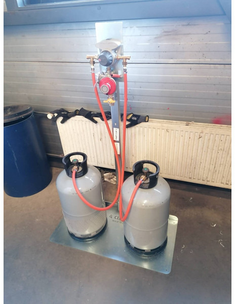 Filling unit Setup for filling gas cylinders LPG, GPL, GAS, GAZ - Véhicule de voirie/ Spécial: photos 1 Filling unit Setup for filling gas cylinders LPG, GPL, GAS, GAZ - Véhicule de voirie/ Spécial: photos 1