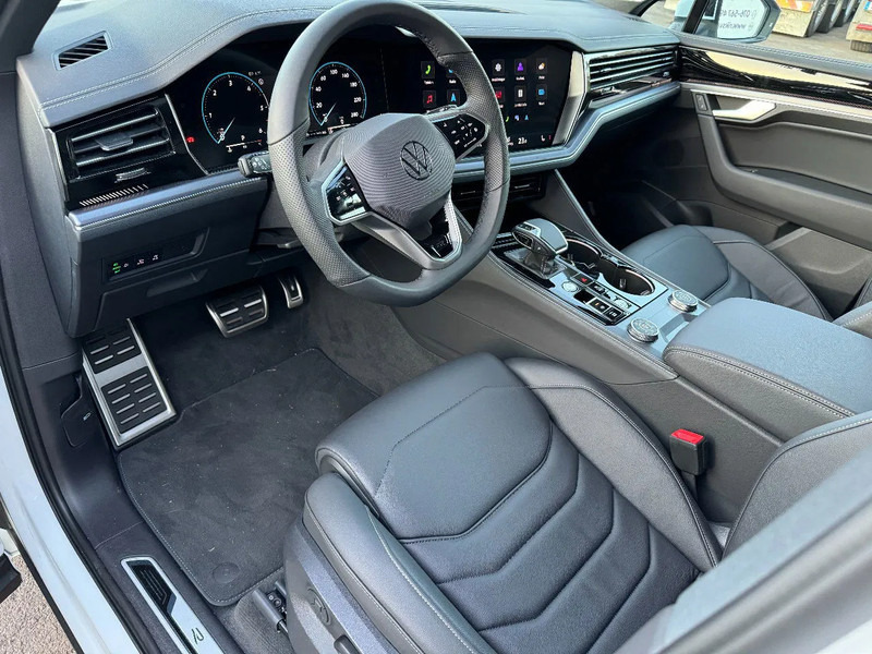 Crédit-bail de Volkswagen Touareg R-Line TDI 286HP, 4.000km, 2024 Volkswagen Touareg R-Line TDI 286HP, 4.000km, 2024: photos 17
