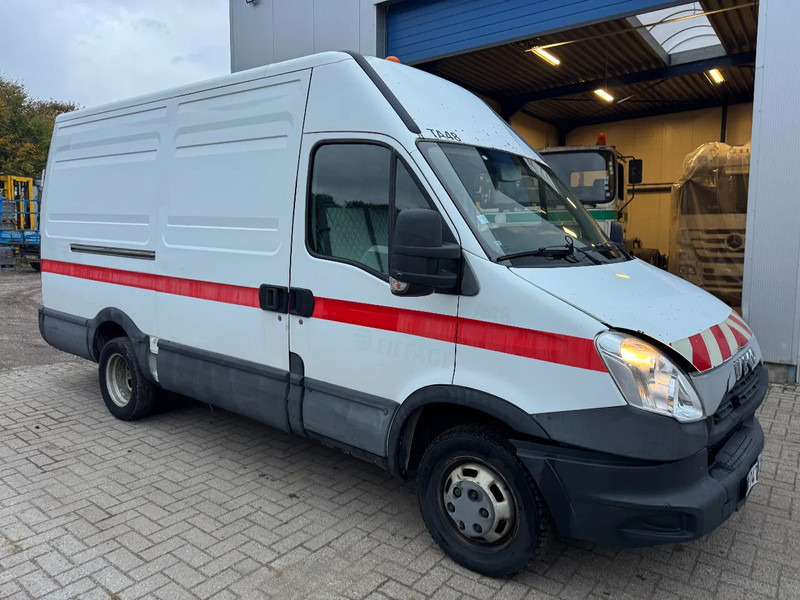 Iveco Daily **35C15-EURO 5-MOTOR 3.0** - Fourgon utilitaire: photos 1 Iveco Daily **35C15-EURO 5-MOTOR 3.0** - Fourgon utilitaire: photos 1