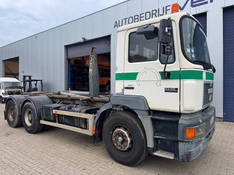 MAN 33.403 **BELGIAN TRUCK-FULL STEEL-MANUAL PUMP** - Camion ampliroll: photos 3 MAN 33.403 **BELGIAN TRUCK-FULL STEEL-MANUAL PUMP** - Camion ampliroll: photos 3